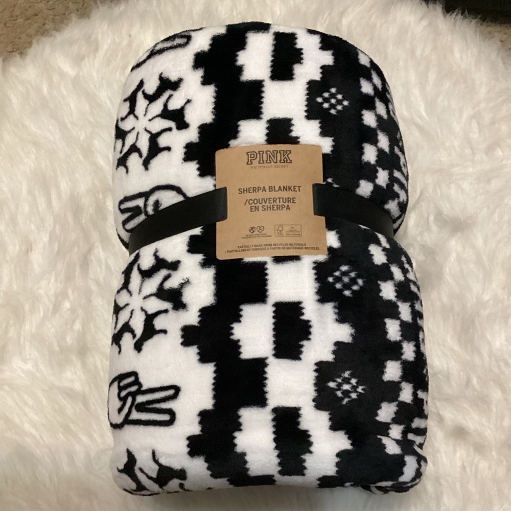 PINK Victoria’s Secret Sherpa Blanket - Picture 4 of 4